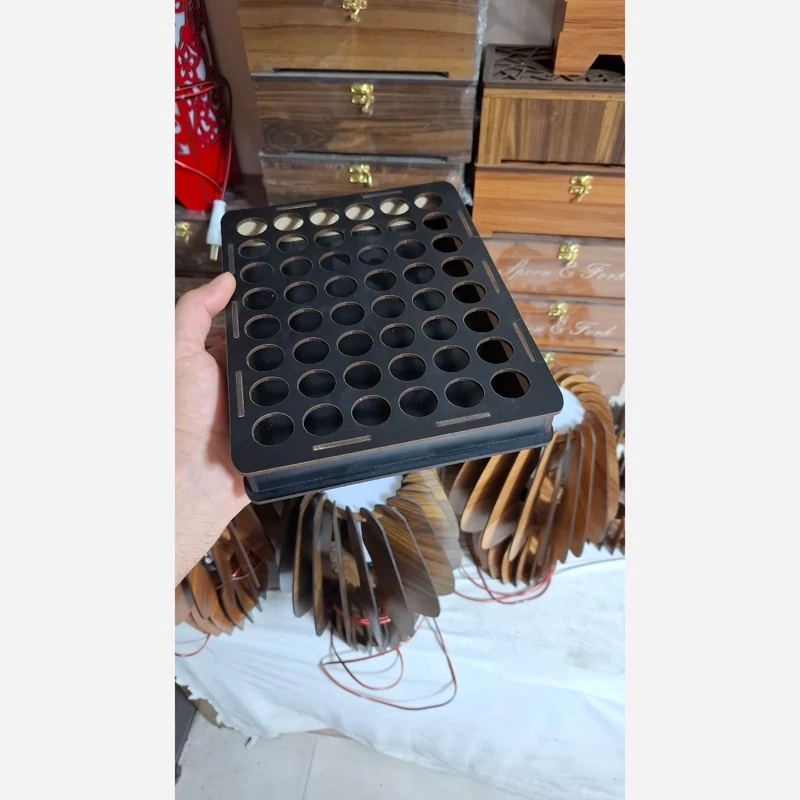 استند لوازم ارایش مانند عطر ، ادکلن ، رژلب ...
