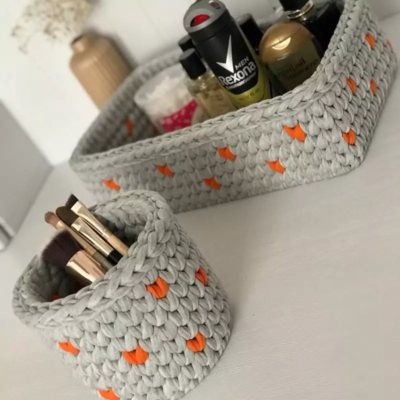 نظم دهنده ادکلن و عطر و لوازم ارایش و بهداشتی