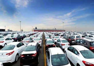 ریزش ۳۰ درصدی قیمت خودروهای وارداتی ادامه دارد