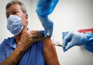 عوارض دوز چهارم واکسن کرونا