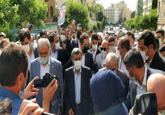 محمود احمدی‌نژاد وارد وزارت کشور شد