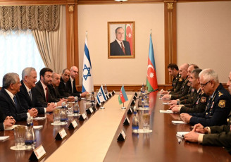 دیدار الهام علی‌اف با وزیر جنگ اسرائیل