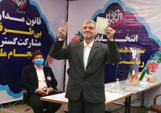 مصطفی کواکبیان در انتخابات ۱۴۰۰ ثبت نام کرد